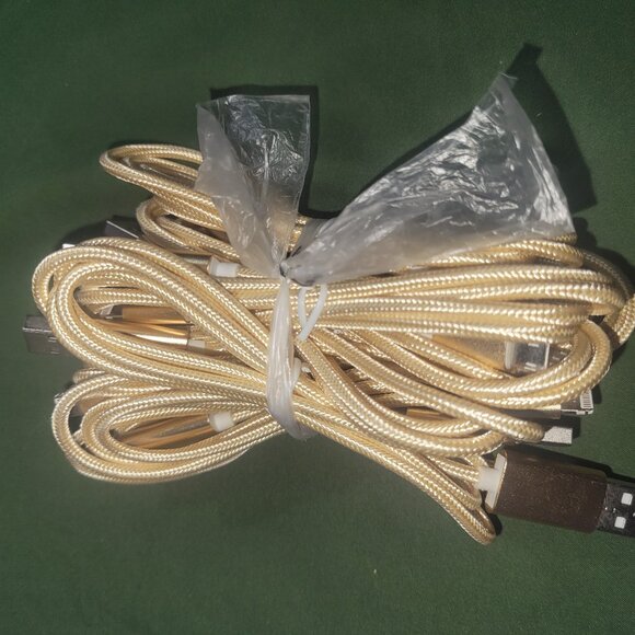 Apple (iphone, airpods, ipad, etc.) charger FREE - Picture 1 of 2